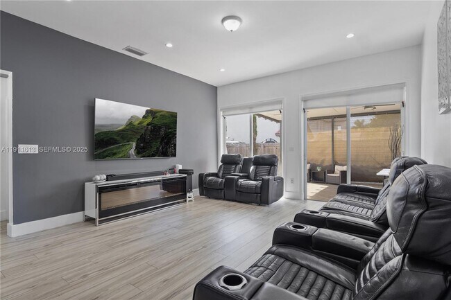 Foto del edificio - 8218 SW 163rd Pl