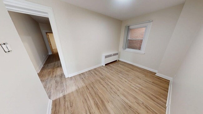 Interior Photo - 217 Laurier