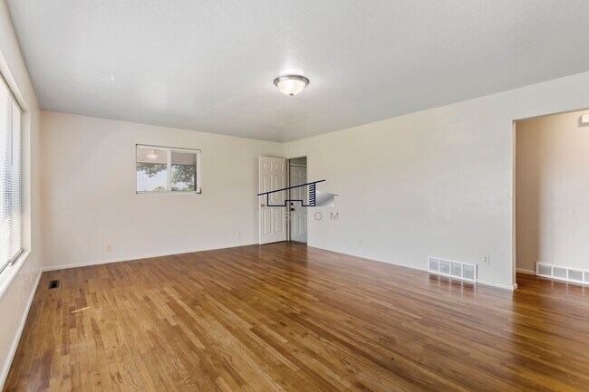 Foto del edificio - 220 Tyler Ave