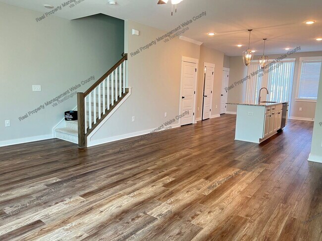 Building Photo - 445 Rally Point Pl