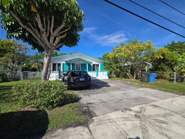 Foto del edificio - Comfortable Oakland Park Living - 3BR with Outdoor Space