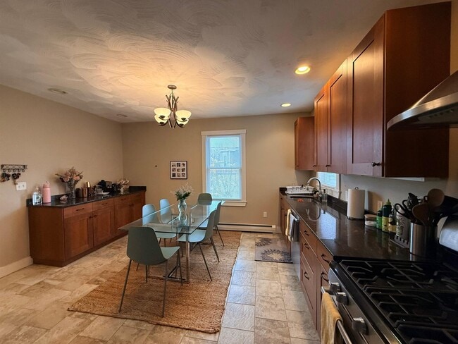 Building Photo - 119 Central St