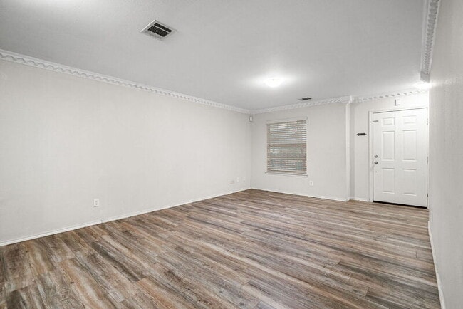 Building Photo - 8802 Dream Ave