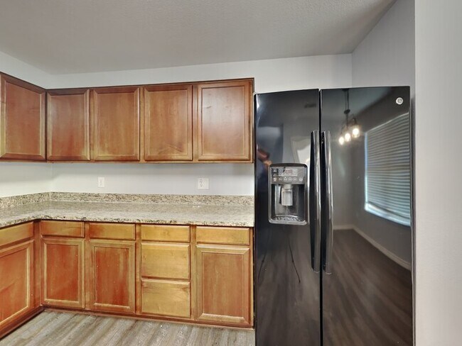 Building Photo - 327 Fox Hollow Dr