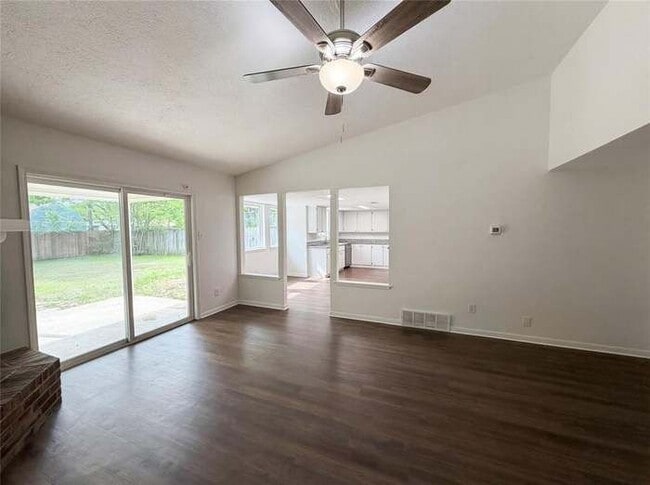 Building Photo - 913 Jayellen Ct