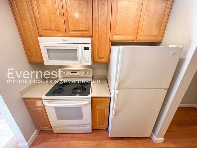 Foto del edificio - 320 N Civic Dr