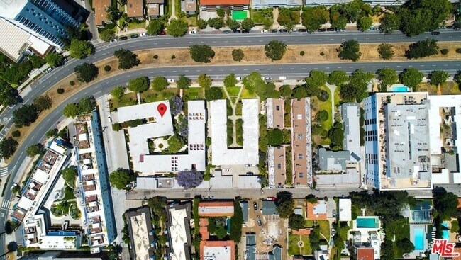 Foto del edificio - 134 San Vicente Blvd