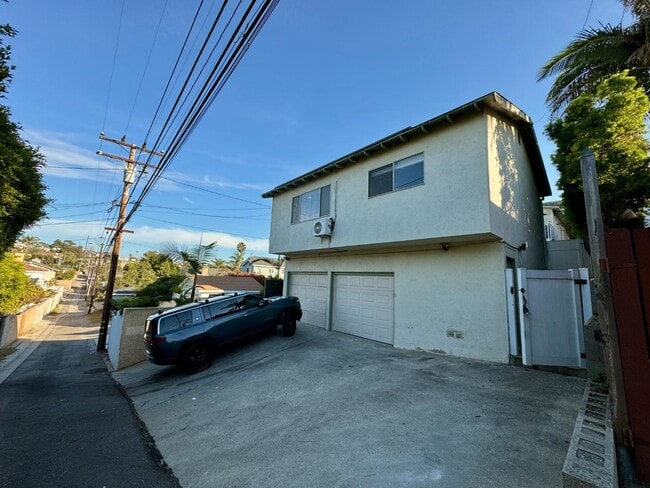 Building Photo - 821 Avenue A Ave