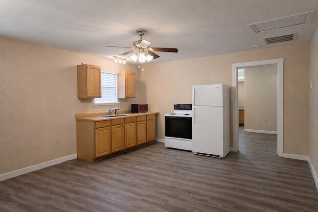 Building Photo - 6107 Williams Rd