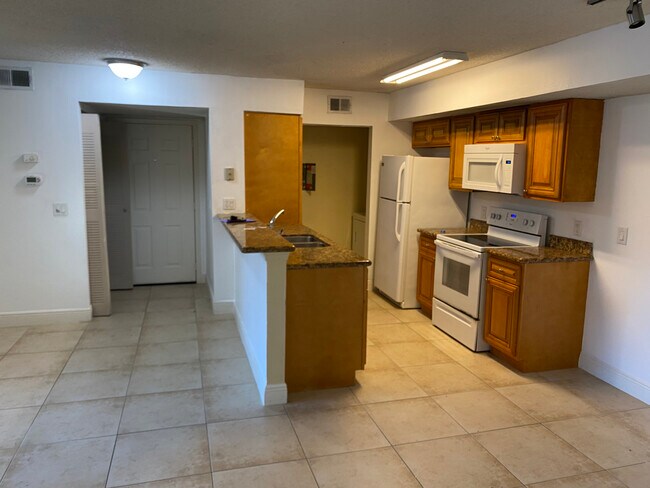 Building Photo - 2094 Arbour Walk Cir