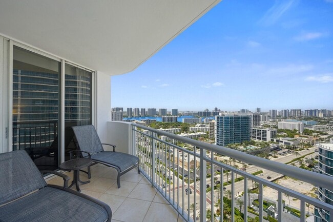 Building Photo - 17375 Collins Ave
