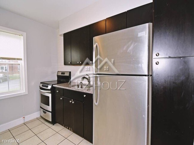 Foto del edificio - 129 Willow Spring Rd