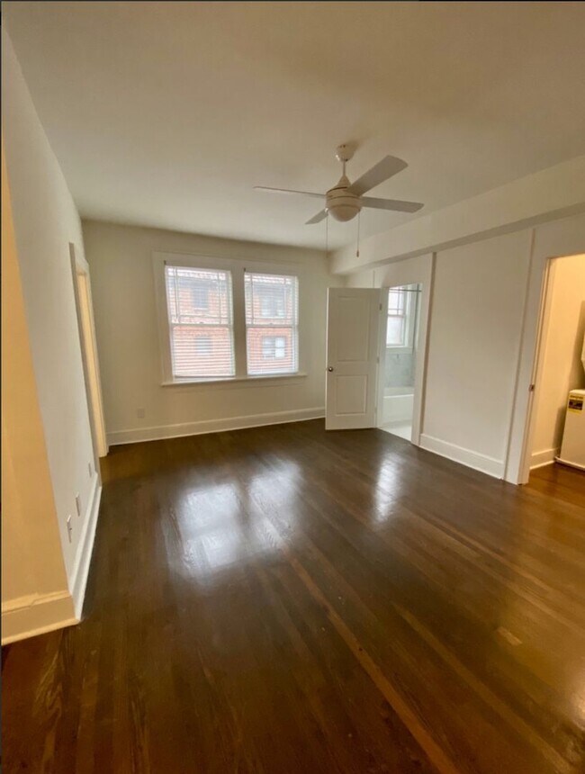 Foto del edificio - Beltline Living - Top Floor One Bedroom Apartment in VAHI!