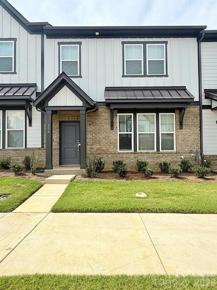 Building Photo - 206 Silver Fleet Dr
