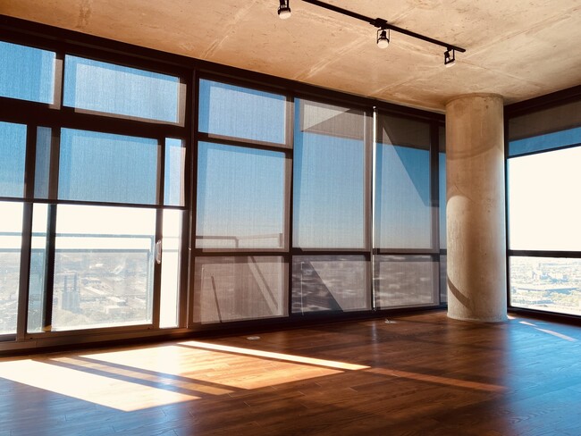 Foto del edificio - 235 W Van Buren St