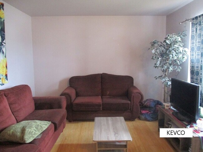 Foto del edificio - Tri-Level Home by Foothills Mall