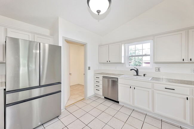 Building Photo - 1260 S Ridgehurst Cir