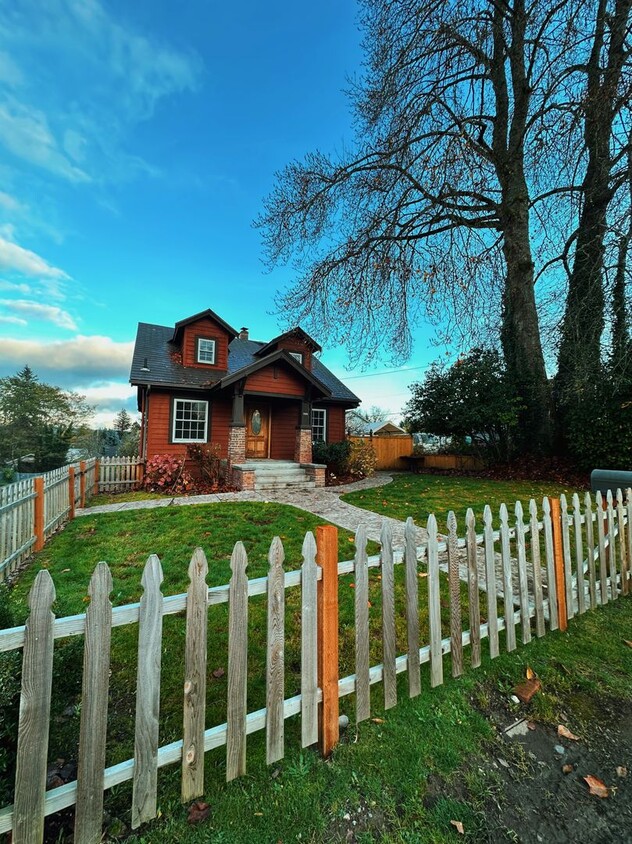 Primary Photo - Craftsman style charmer on half acre, ampl...