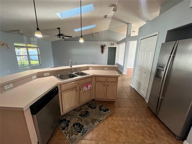 Building Photo - 4 Pin Oak Dr