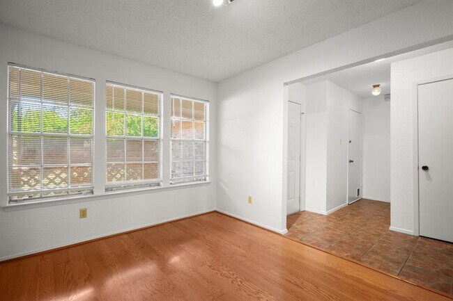 Foto del edificio - 12701 Europa Ln