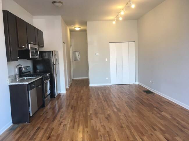 Foto del edificio - 3123 W Lawrence Ave