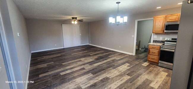 Foto del edificio - Like new SW 3BR rancher in Washburn Rural ...