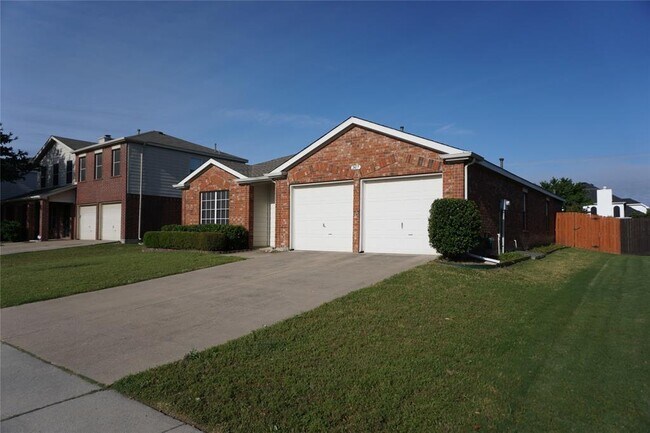 Building Photo - 2417 Hampton Dr