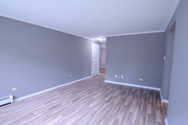 Building Photo - 1327 E Prairie Ave
