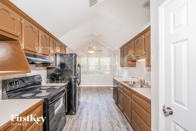Foto del edificio - 6768 Crossbrook Ln