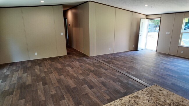 Building Photo - 208 Marcy Cove