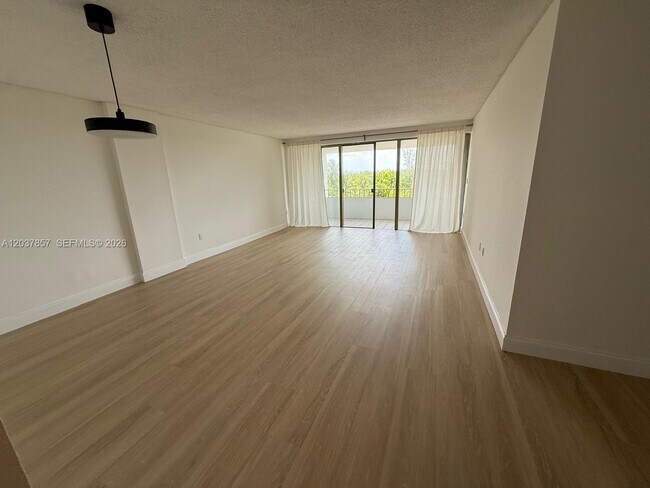 Foto del edificio - 155 Ocean Ln Dr