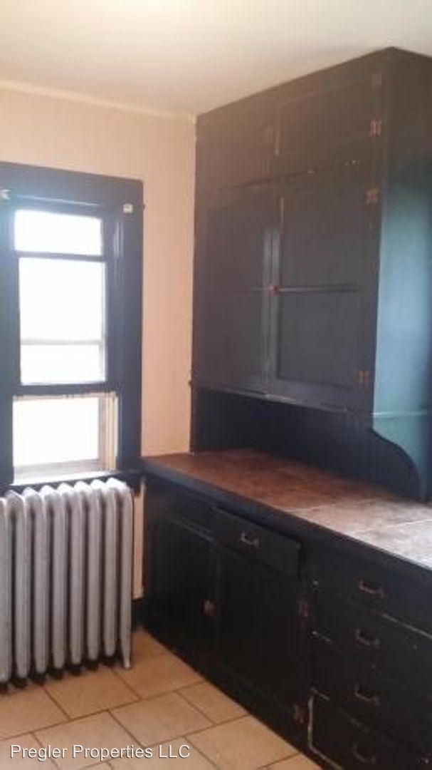 Building Photo - 3 br, 1 bath Apartment - 394 1/2 Nevada St