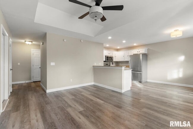 Building Photo - 3005 N Molleck Dr