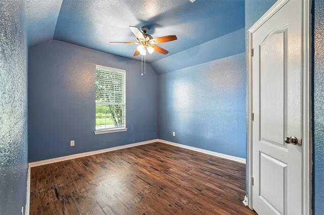 Foto del edificio - 3011 Clear Springs Dr