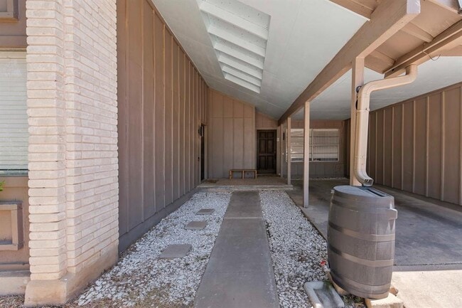 Building Photo - 9011 Quail Valley Dr