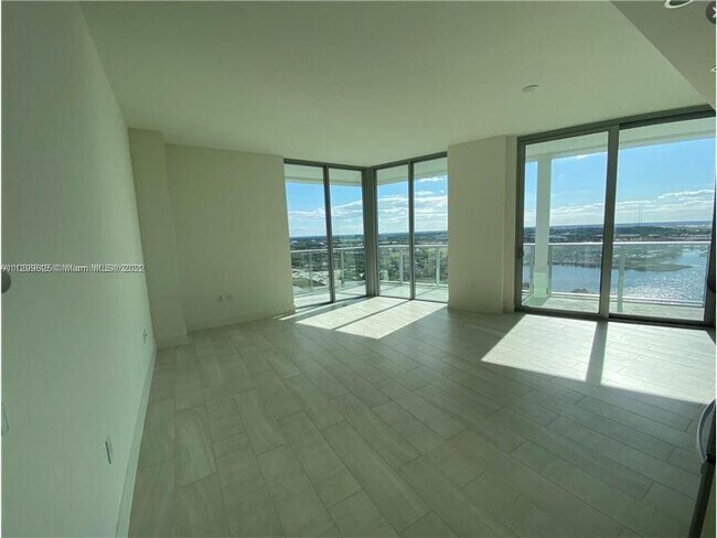Building Photo - 2000 Metropica Wy