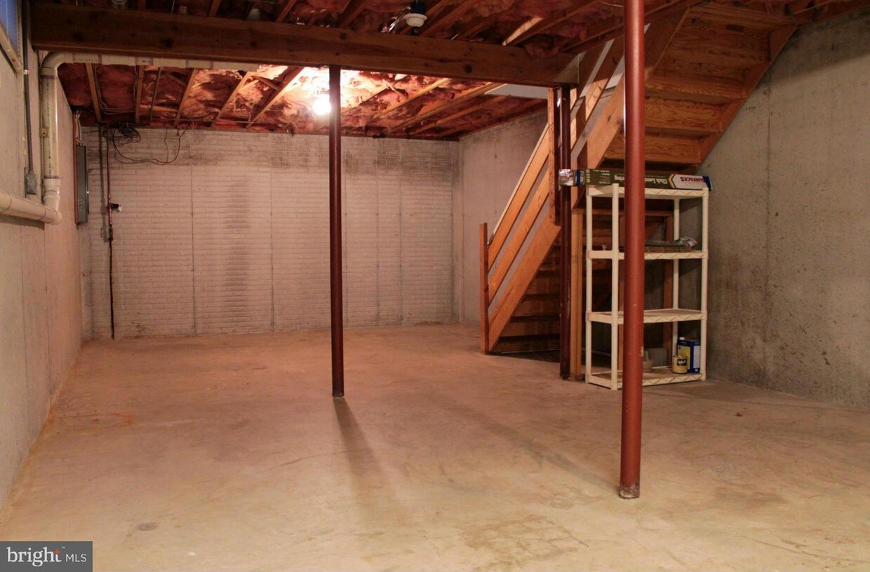 Primary Photo - 16806 Virginia Ave