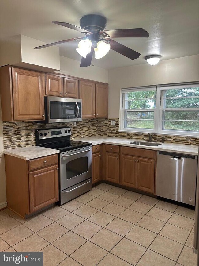 Building Photo - 9703 Woodland Dr