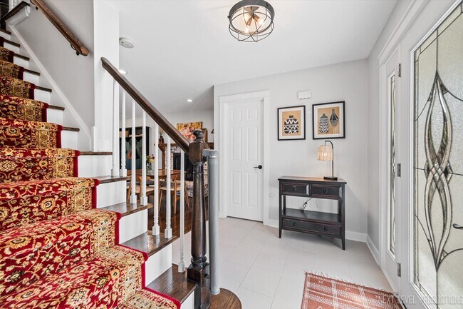 Building Photo - 413 Cheever Ave