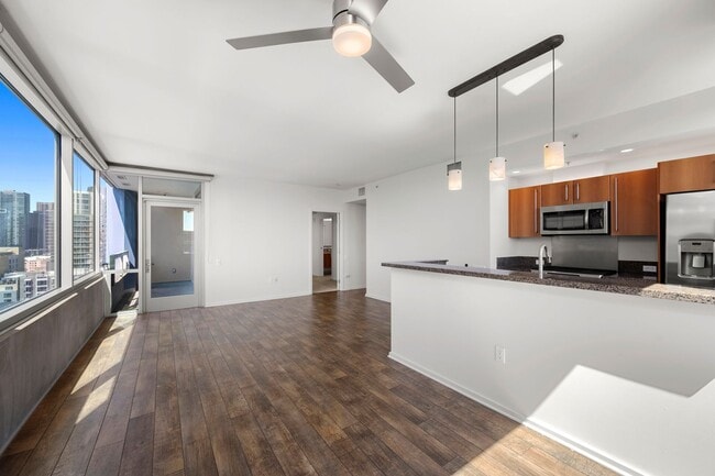 Building Photo - Beautiful Southwest Corner 2/2 in East Vil...