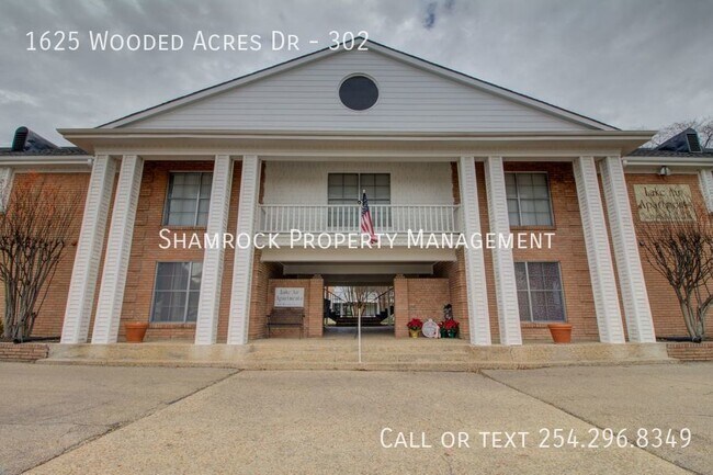 Building Photo - Lake Air Apartments - 55+ Community