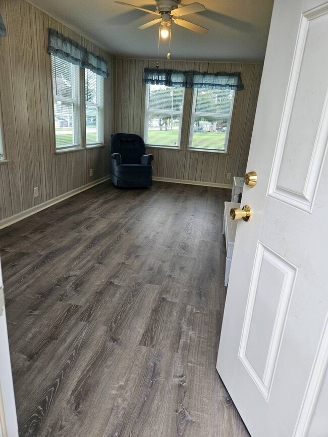 Building Photo - 36125 Lake Pasadena Rd