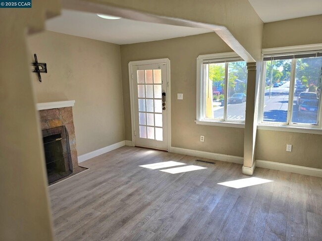 Building Photo - 1129 Bishop St