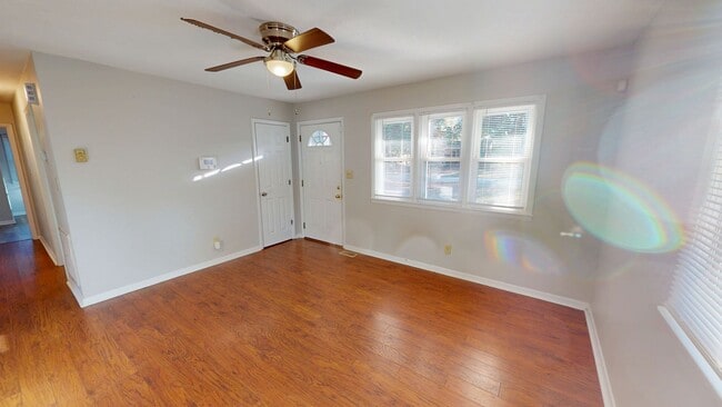 Foto del edificio - Well Maintained 3 Bedroom Home with Covere...