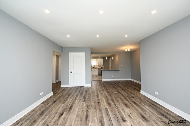 Building Photo - 9381 Bay Colony Dr
