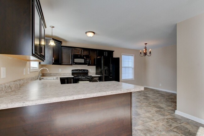 Foto del edificio - Charming Home Open Floor Plan with Spacious Living Room and Breakfast Bar