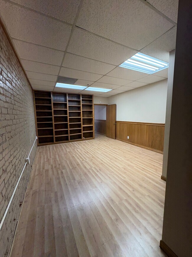 Foto del edificio - 218 W Central Ave