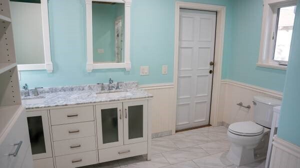 BAÑO Y BAÑO - 1511 N Rose St