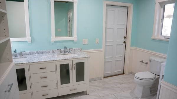 TOILET & BATH - 1511 N Rose St