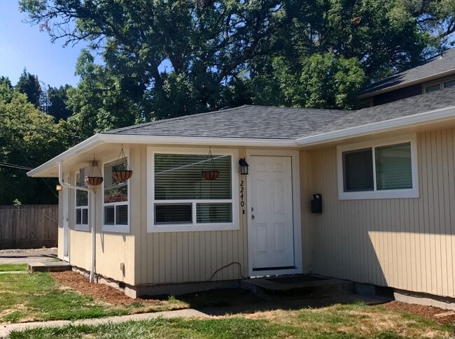 Building Photo - FALL SPECIAL ~ $735 OFF FIRST MONTH RENT